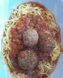Tallarines con albóndigas