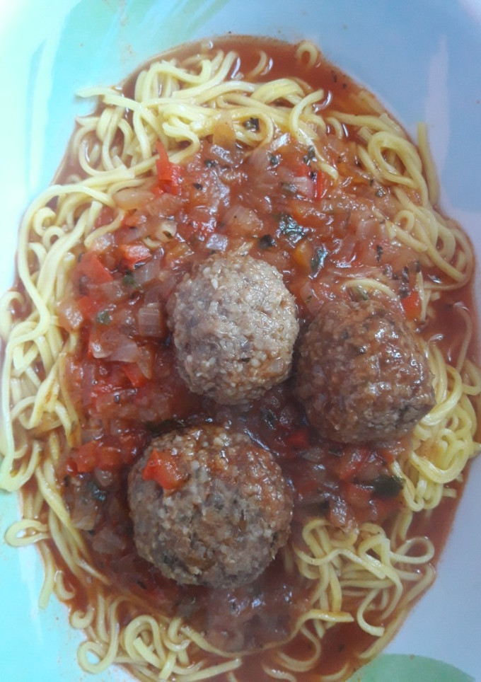 Una foto de Tallarines con albóndigas