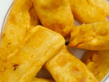 बेसन और चावल के आटे के स्प्रिंग रोल (Besan aur chawal ke aate ke spring roll recipe in Hindi)