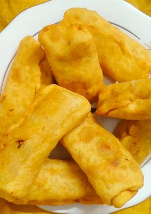 बेसन और चावल के आटे के स्प्रिंग रोल (Besan aur chawal ke aate ke spring roll recipe in Hindi) रेसिपी मुख्य फोटो