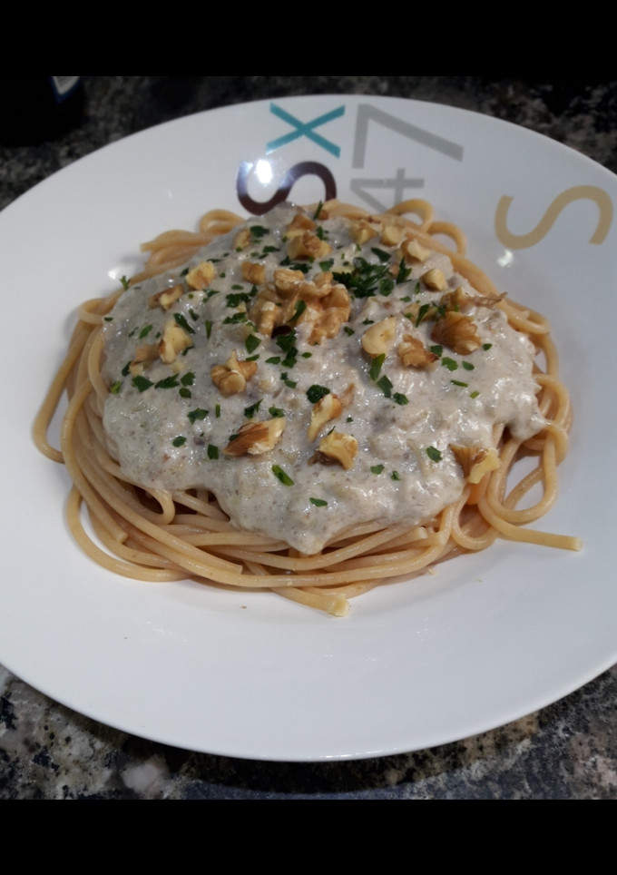 Una foto de Espaguetis integrales con crema de champiñones