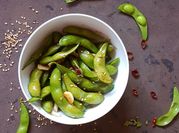 Una foto de edamame congelado