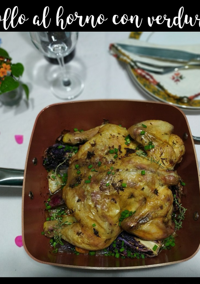 Una foto de Pollo al horno con verduras