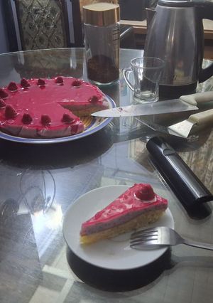 Una foto de Tarta de frambuesa y bizcocho de coco