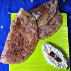 A picture of Beetroot Cheela.