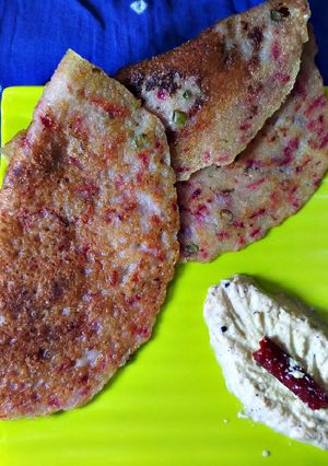 A picture of Beetroot Cheela.