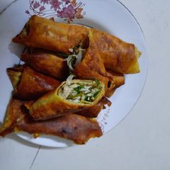 Egg chicken rolls A picture of Egg chicken rolls.