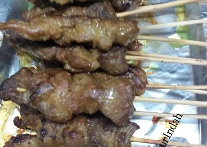 Cara Gampang Menyiapkan Sate kambing bumbu kuning, Lezat