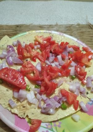A picture of Masala papad.