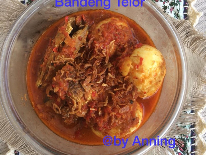 Bagaimana Menyiapkan Sak Bali Bandeng Telor, Enak