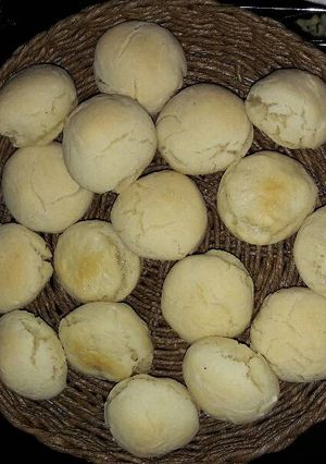 Una foto de Pão de Beijo (pão de queijo - pan de queso vegano)