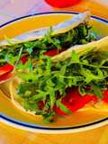 Piadine con speck light, pomodori e rucola