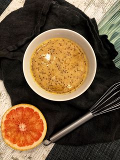 Una foto de Vinagreta de pomelo y mostaza