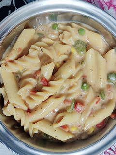 व्हाइट सॉस पास्ता (white sauce pasta recipe in Hindi) रेसिपी मुख्य फोटो