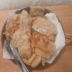 A picture of Fish and Chips plus scraps.