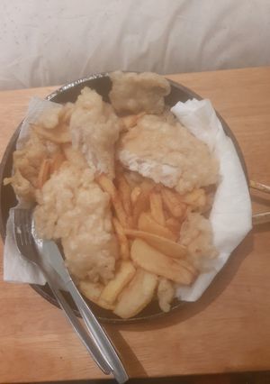 A picture of Fish and Chips plus scraps.