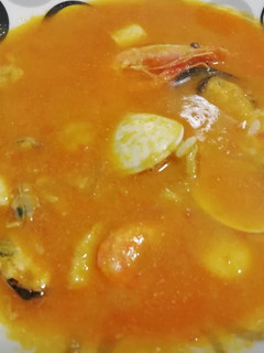 Una foto de Sopa de marisco con arroz