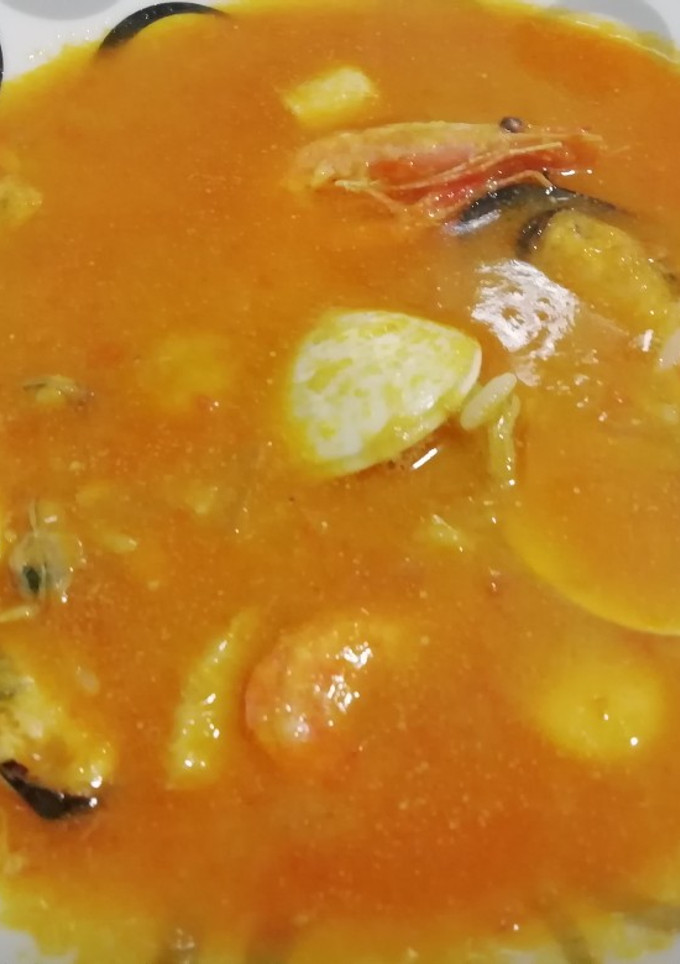Una foto de Sopa de marisco con arroz