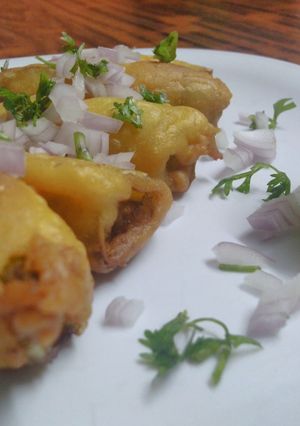 मिरचीची भजी (mirchi bhaji recipe in marathi) रेसिपी चे मुख्य फोटो 