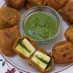 A picture of Paneer pakode.
