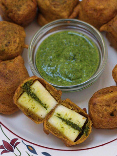 A picture of Paneer pakode.