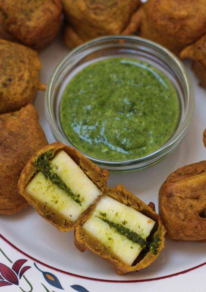 A picture of Paneer pakode.