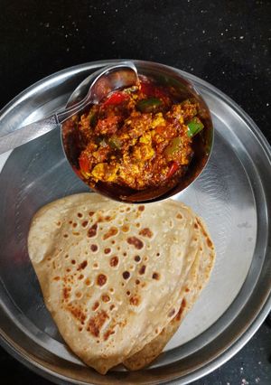 કઢાઈ પનીર (Kadhai Paneer Recipe In Gujarati) રેસીપી મુખ્ય ફોટો