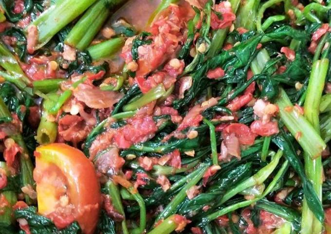 Bagaimana Menyiapkan Cah Kangkung Sambel Terasi yang Enak Banget
