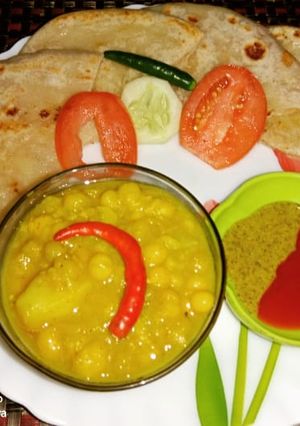 এগ চীজ পনীর পটেটো স্টাফড পরোটা (egg cheese paneer paratha recipe in Bengali) রেসিপির প্রধান ছবি
