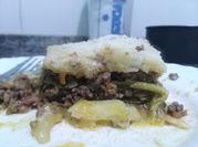 Una foto de acelga con salsa bechamel y queso