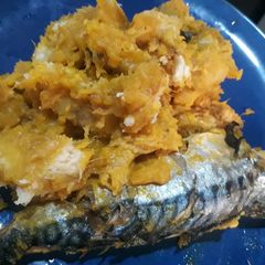 A picture of Yam porriage with titus fish.