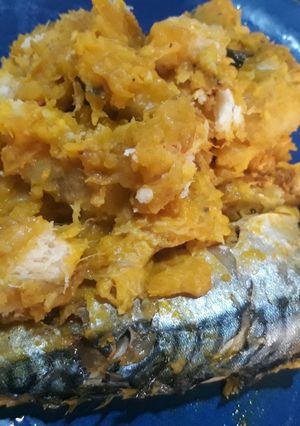 A picture of Yam porriage with titus fish.