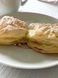 Fiocchi sfogliati con crema di pistacchio