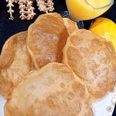 A picture of آم رس اور پوری.