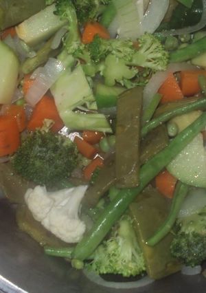 Una foto de Nopales y verduras al vapor con vinagreta