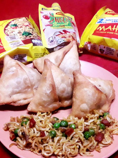 मैगी समोसे (Maggi Samose recipe in Hindi) रेसिपी मुख्य फोटो