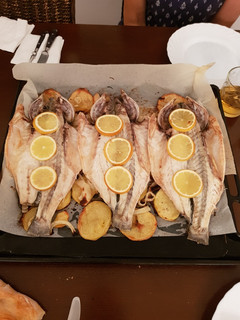 Una foto de Lubina al horno