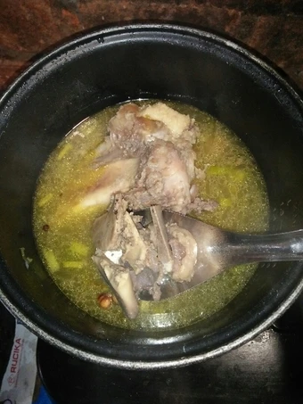 Cara Gampang Membuat Resep Sup tulang sapi bening yang Menggugah Selera Anti Ribet, Menggugah Selera