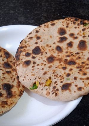 સ્ટફ્ડ રોટી (Stuffed Roti Recipe In Gujarati) રેસીપી મુખ્ય ફોટો