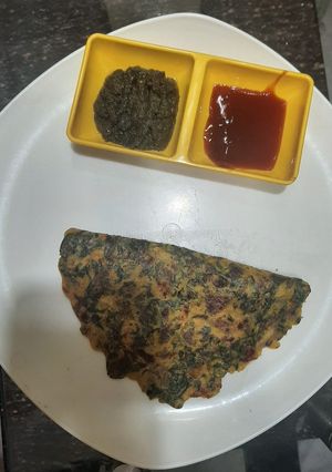 बेसन और पालक का चीला (Besan aur palak ka cheela recipe in Hindi) रेसिपी मुख्य फोटो