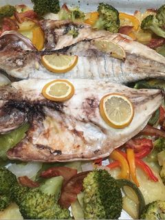 Una foto de Dorada al horno con verduras