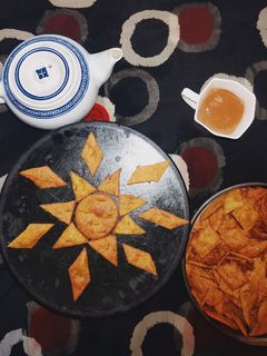 તીખા શક્કરપારા (Tikha Shakkarpara Recipe In Gujarati) રેસીપી મુખ્ય ફોટો
