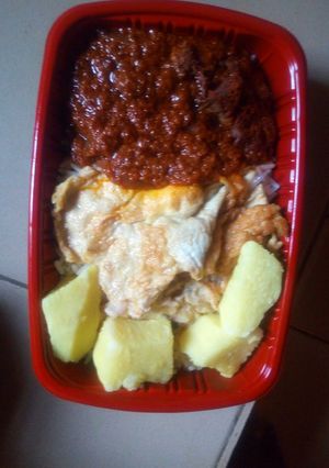 A picture of Boiled yam with fried egg and sauce.