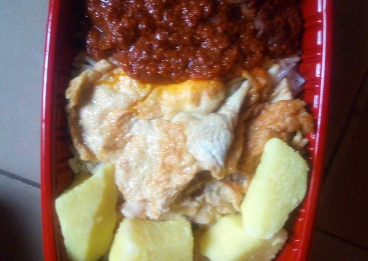 Boiled yam with fried egg and sauce