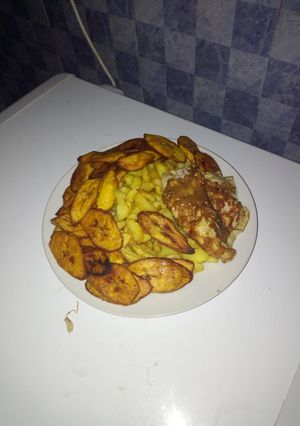 A picture of Chips wit plantain and egg.