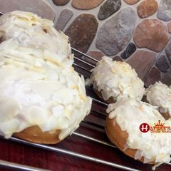 A picture of Milk glazed and coconut chips topping.