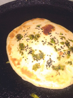 કુલચા બટર રોટી (Kulcha Butter Roti Recipe In Gujarati) રેસીપી મુખ્ય ફોટો
