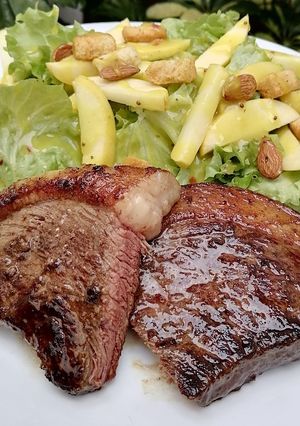 Una foto de Picaña a la mantequilla 🥩🥬