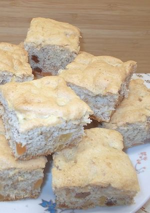 Kevert piskóta egzotikus gyümölcsökkel, dióval recept fotója