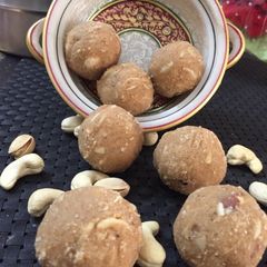 A picture of Aata and aloevera laddu.